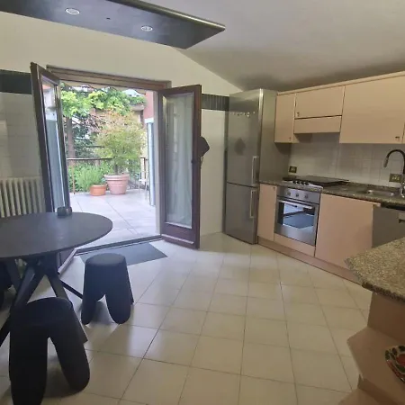 Vakantiehuis Casa Themeo - Centro Citta Intra Verbania