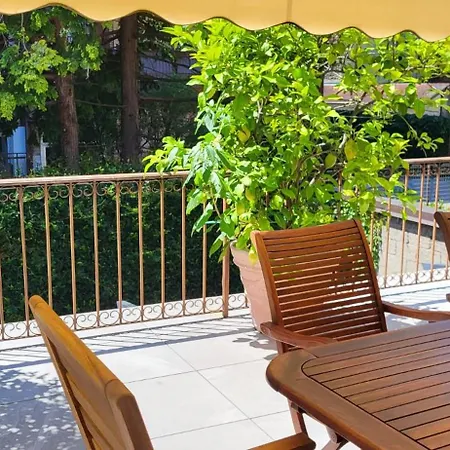 Vakantiehuis Casa Themeo - Centro Citta Intra *