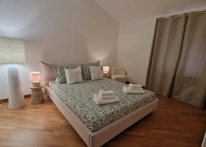 Casa Themeo - Centro Citta Intra Vakantiehuis