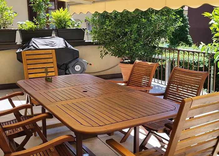 Casa Themeo - Centro Citta Intra Vakantiehuis